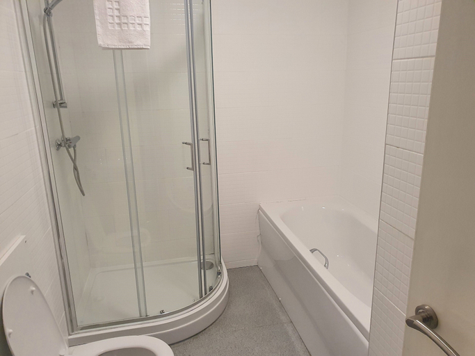 Bathroom 4, Cuttle Bridge Inn Hotel, Birmingham