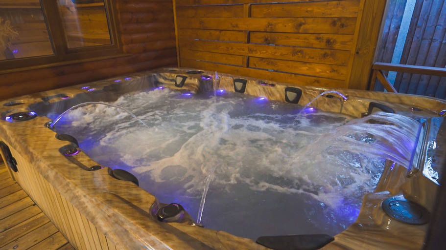 Brook Barn with Sauna & Hot Tub, Cambridgeshire