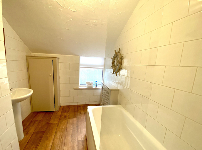 Bathroom 2, Simpson Beach View Apartments, Blackpool