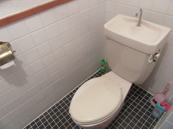 Bathroom 4, Pension Nagisa, Motobu