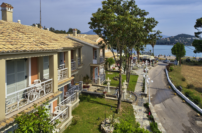 Exterior & Views