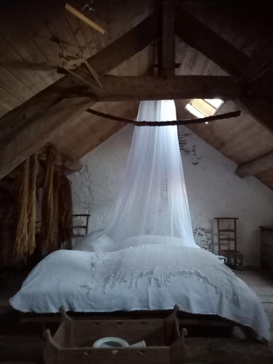 Bedroom 4, Gîte Le Porteau Enchanteur, Indre