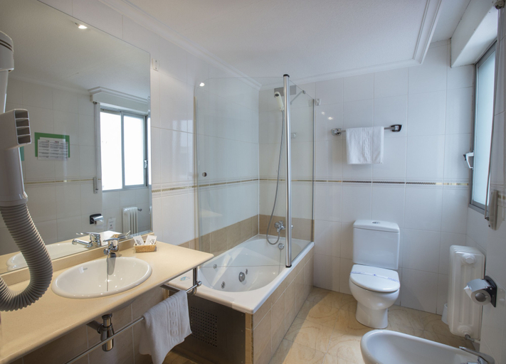Bathroom 5, Hotel Reyes Catolicos, Salamanca