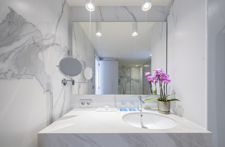 Bathroom 4, Hotel Voramar, Girona