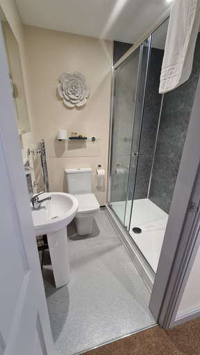 Bathroom 4, The Lemon Tree - Hotel, Wrexham