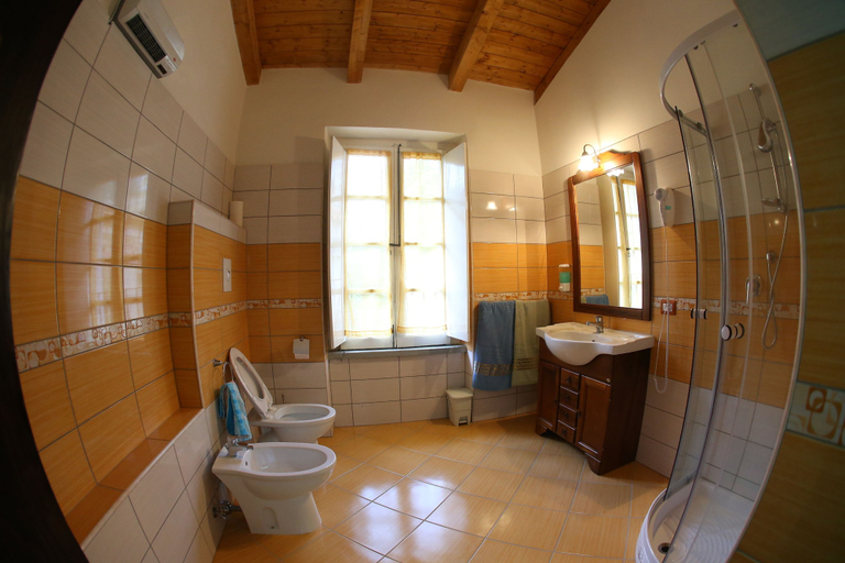 Bathroom 5, Casa Lissania, Catanzaro