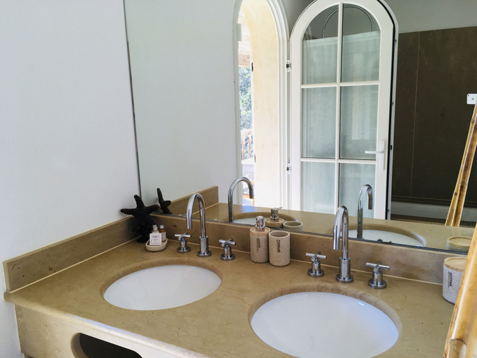 Bathroom 5, Le clos des sept palmiers, Var