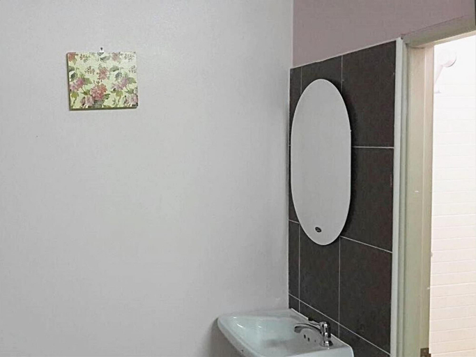 Bathroom, Bansabai Raiwan Resort, Muang Chanthaburi