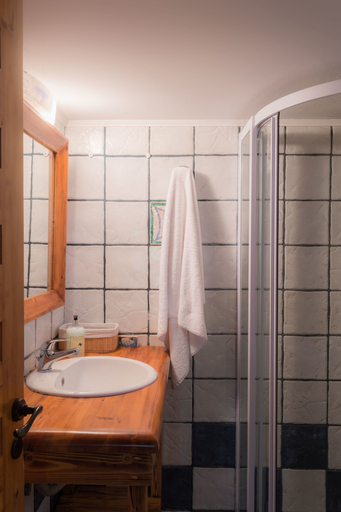 Bathroom 5, Tierra Olivo, Ionian Islands