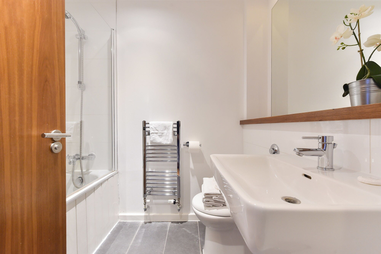 Bathroom 4, Chancery Lane City Apartments, London
