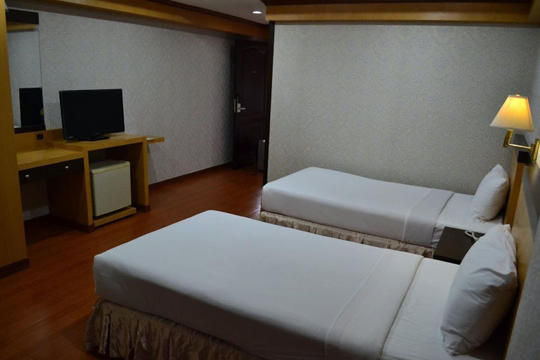 Bedroom 2, The Airport Hotel, Muang Nakhon Ratchasima