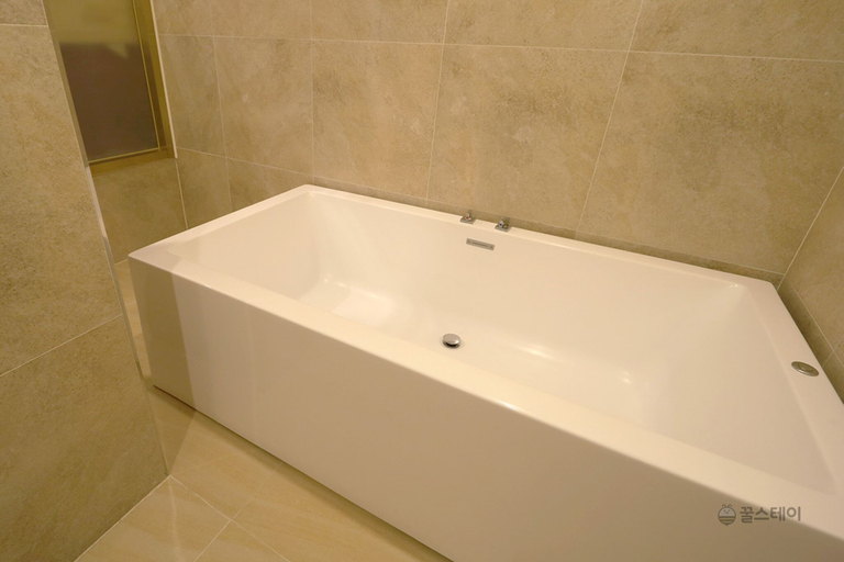 Bathroom 3, The King Hotel, Yeonje