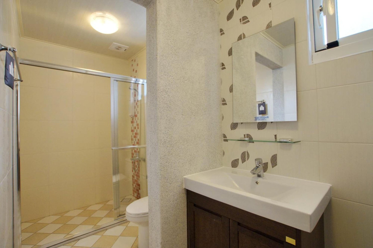Bathroom 4, Soft Travel Hostel, Taitung