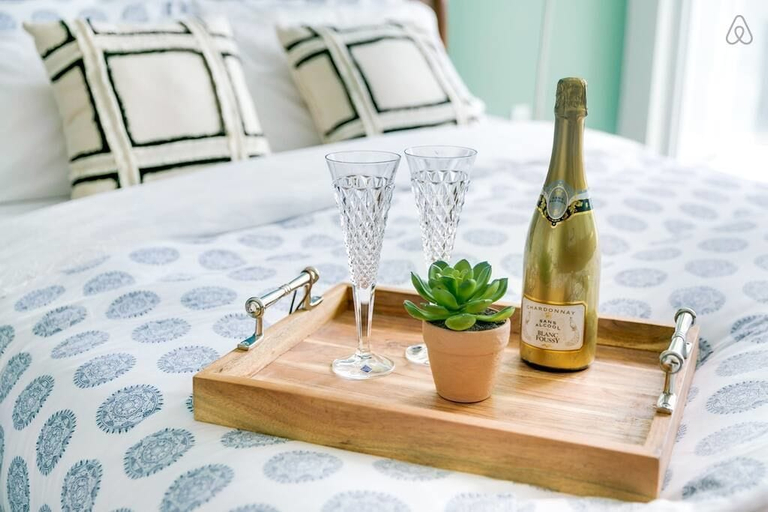 Food & Drinks, Comfy Lakeside Home by Skydome, Toronto