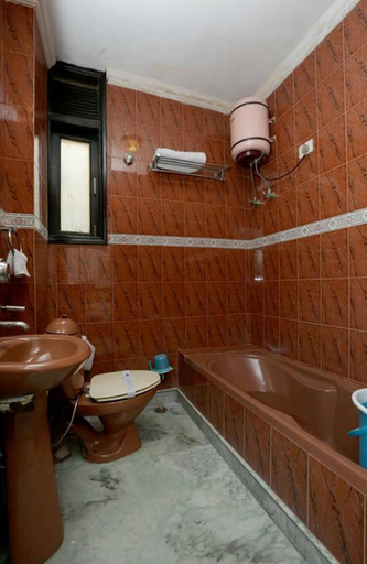 Bathroom 3, Hotel The R Blues, Delhi