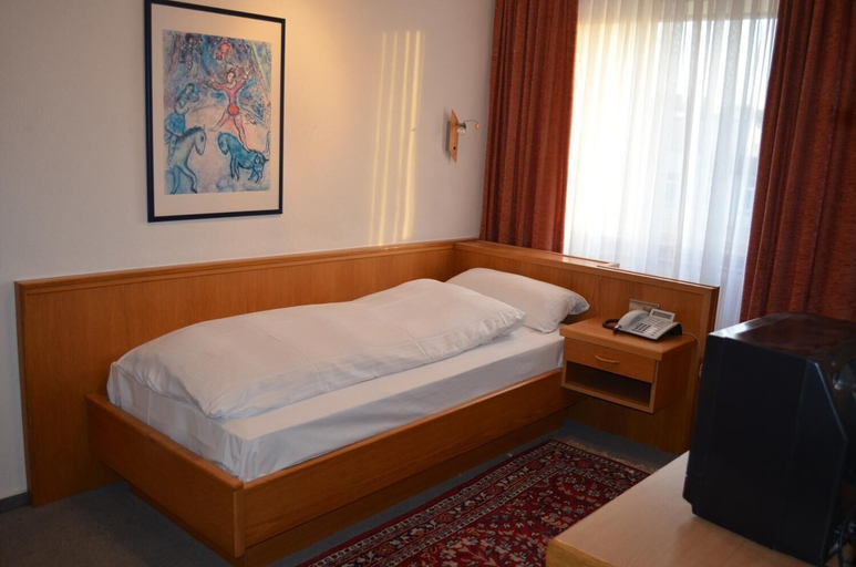 Bedroom 4, Hotel Drei Schweizer, Neuwied