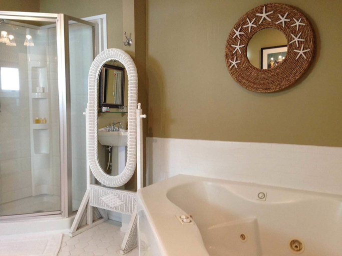 Bathroom 3, Peter Shields Inn & Restaurant, Cape May