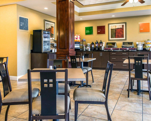 Food & Drinks 5, Comfort Inn & Suites Franklin East, Simpson