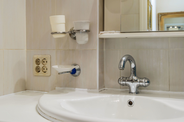Bathroom 3, GM Apartment New Arbat 31-12, Central