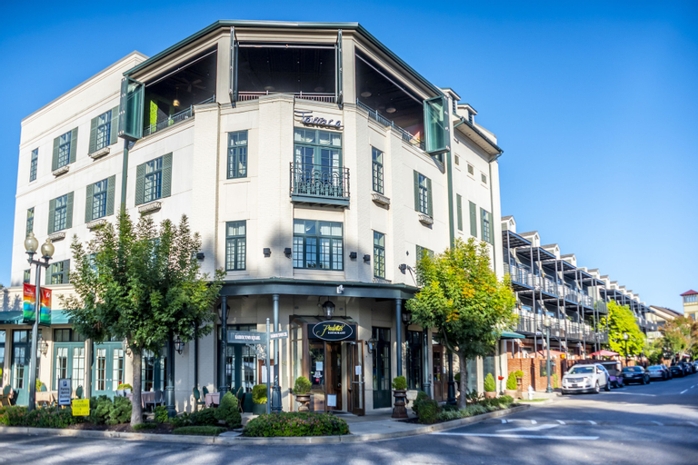 Exterior & Views