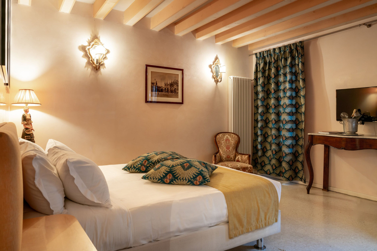 Bedroom 5, Palazzo San Luca, Venezia