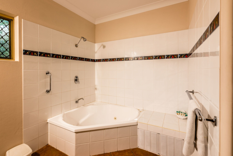 Bathroom 3, Park Beach Resort Motel, Coffs Harbour - Pt A