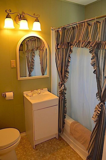 Bathroom 4, Doran Bay Resort, Stormont, Dundas and Glengarry