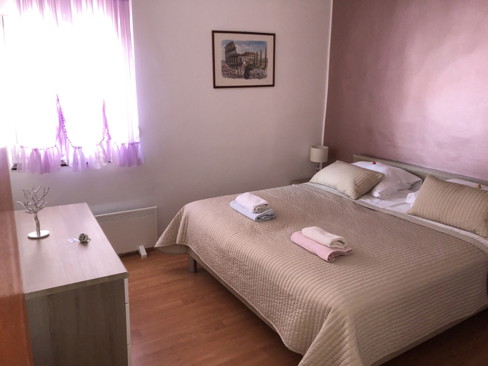 Bedroom 2, Angelas Apartments, Zadar