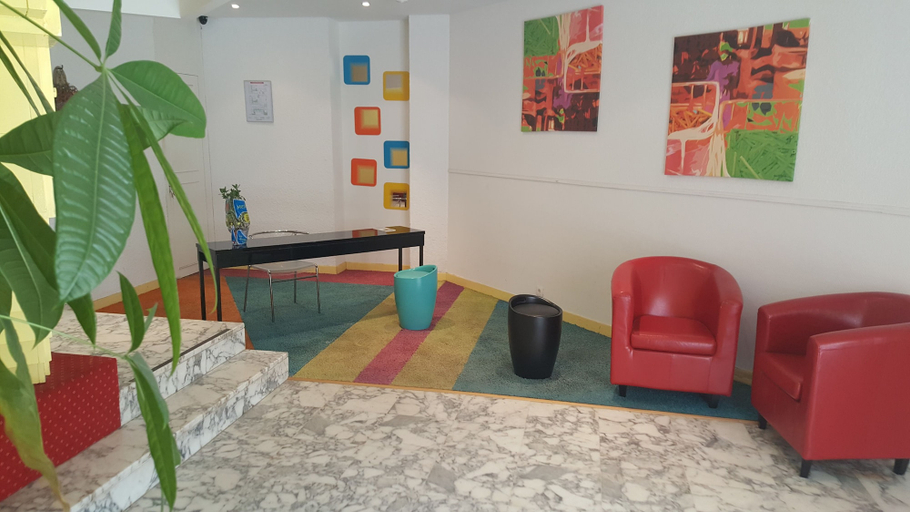 Others 4, Hotel Merea, Var