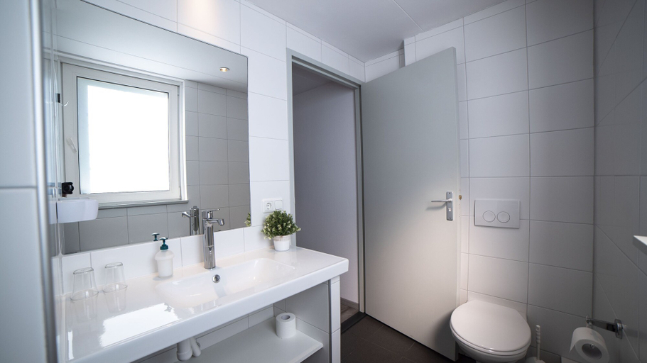 Bathroom 4, Motel Kuypers, Valkenburg aan de Geul