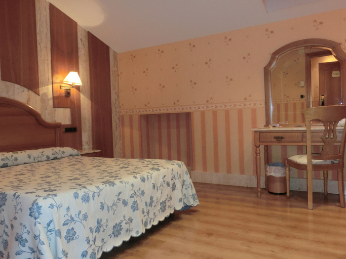 Bedroom 4, Hotel Las Ruedas, Cantabria