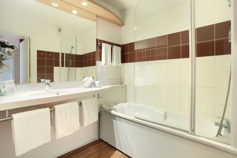 Bathroom 5, Suite - Home Orleans Saran, Loiret