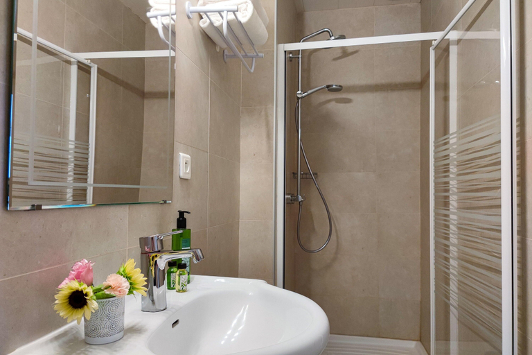 Bathroom 4, Aparthotel AMMI Nice Massena, Alpes-Maritimes