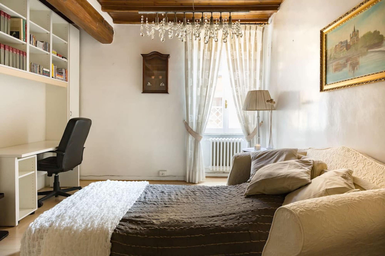 Room 2, Via Laurina 40 Apartment, Rome