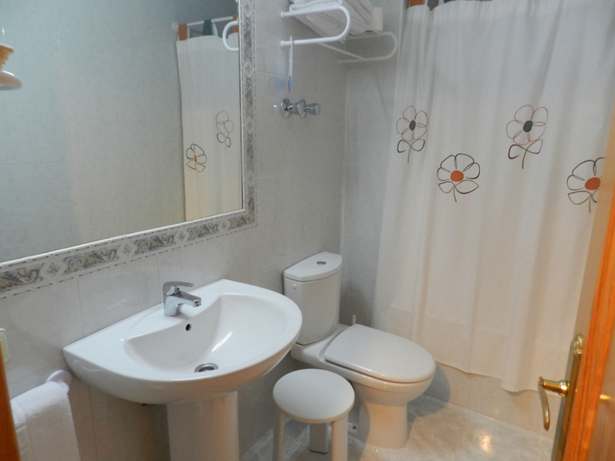 Bathroom 3, Hotel Escalar, Huesca