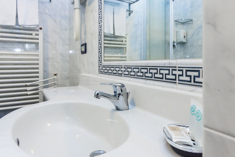 Bathroom 4, Hotel Venice, Vicenza