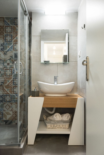 Bathroom 2, Central Maison, Central Macedonia