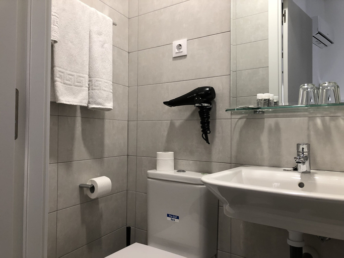 Bathroom 5, Hostal Rias Bajas, Madrid