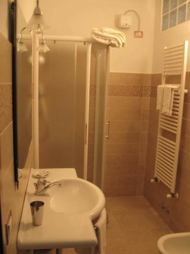 Bathroom 5, La Biocca, Grosseto