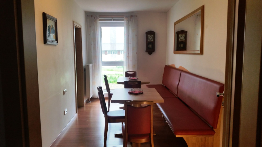 Others 5, Hotelino, Dachau