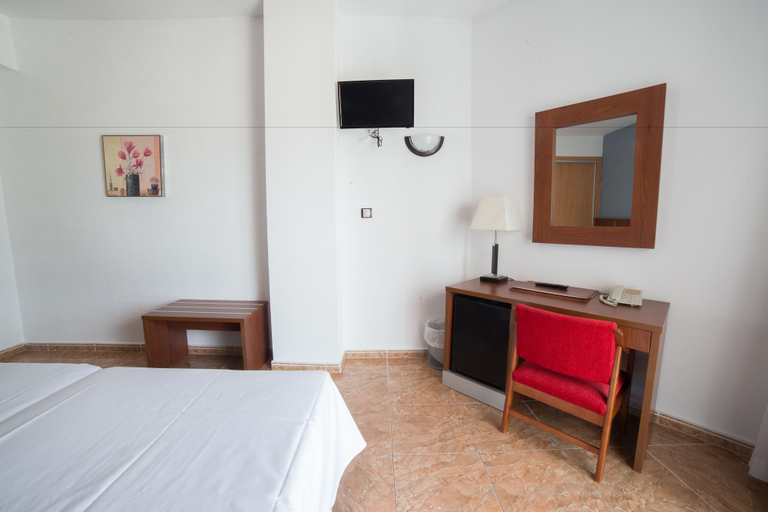 Bedroom 3, Hotel La Familia Gallo Rojo, Alicante