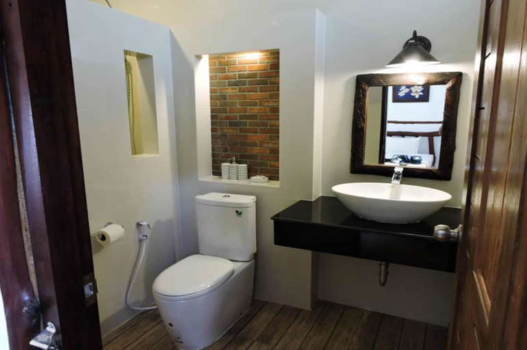 Bathroom 4, Alongkot Beach Resort Khanom, Khanom