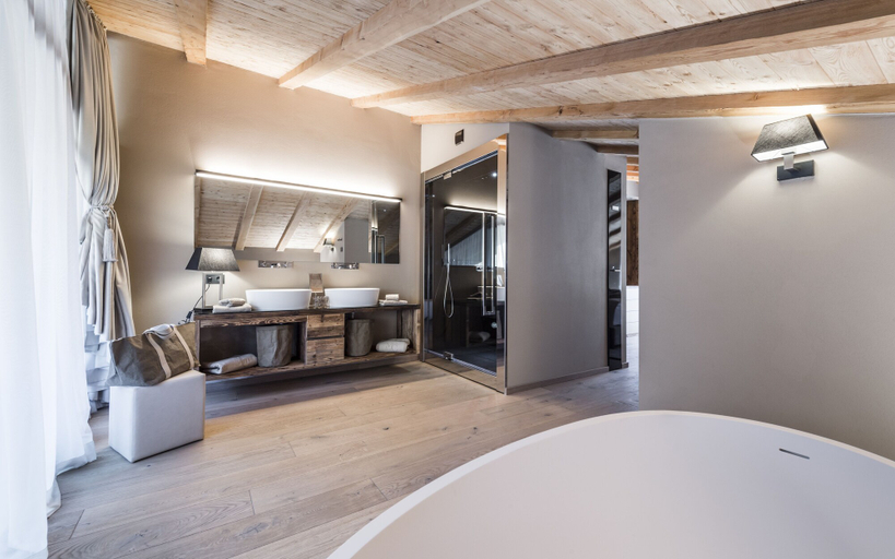 Bathroom 5, Hotel Montchalet, Bolzano