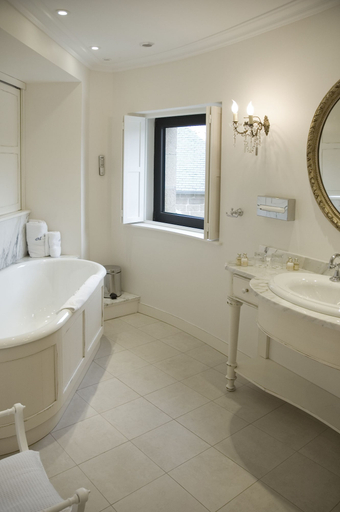 Bathroom 4, Manoir de Lan Kerellec, Côtes-d'Armor