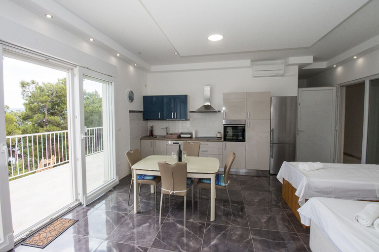Others 5, Luxury apartment INA, Omiš