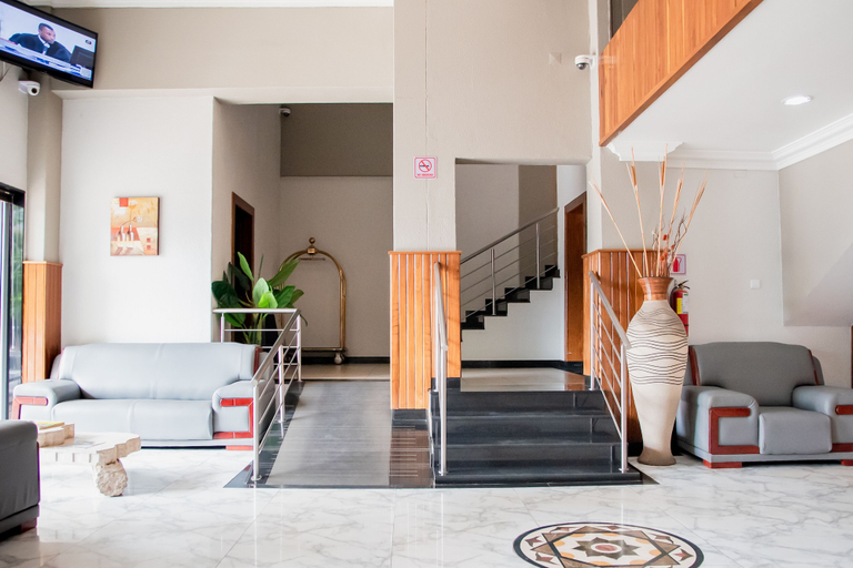 Others 5, Resotel, Maputo