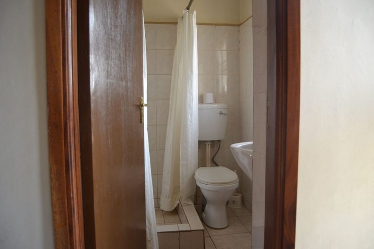 Bathroom 3, Raja Excelsior Hotel, Fort Portal