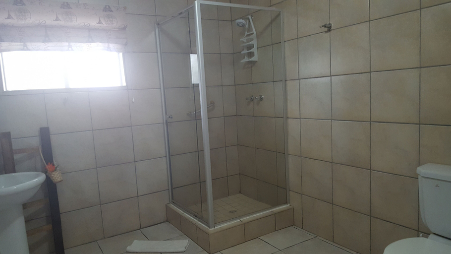 Bathroom 3, African Sky Bed and Breakfast, West Rand
