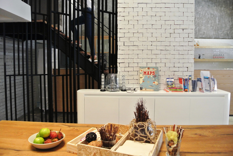 Food & Drinks 5, Luz Hostel, Wattana