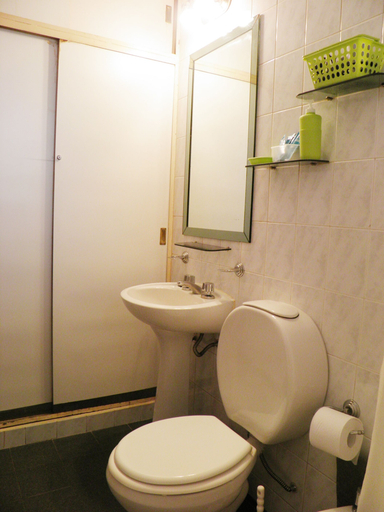 Bathroom 2, Buenos Aires 212, Capital